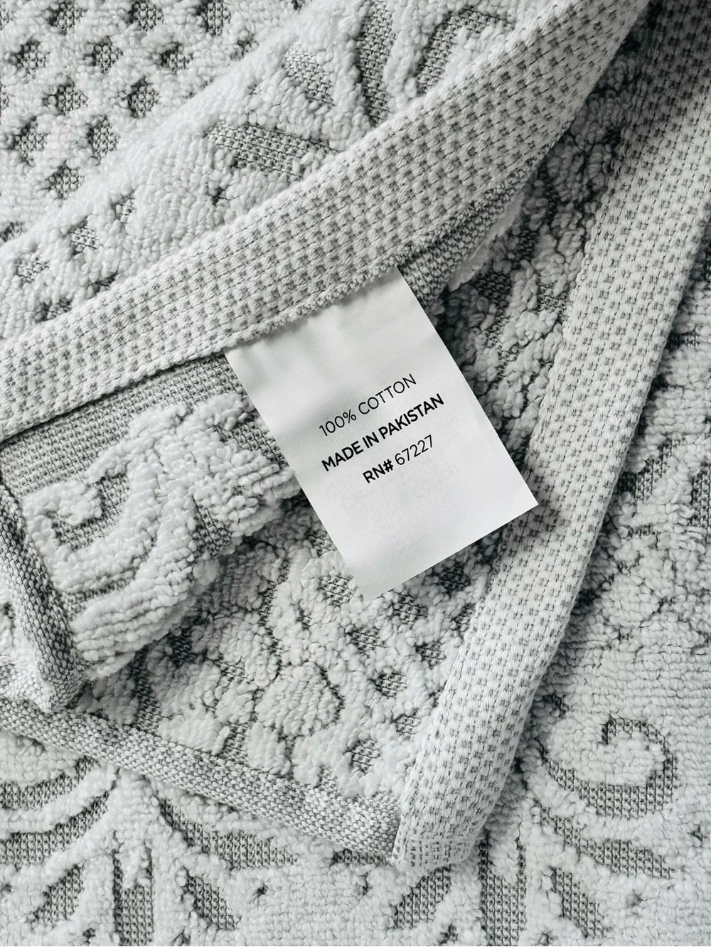 Comfort Bay Jacquard Bath Towel Set 3-Piece White Gray Damask 27x52 NWT